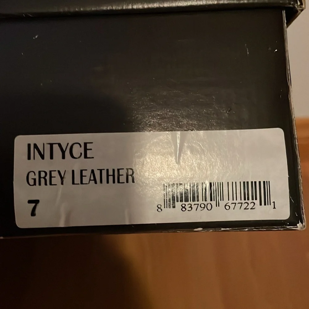 Grey leather boots - Picture 7 of 10